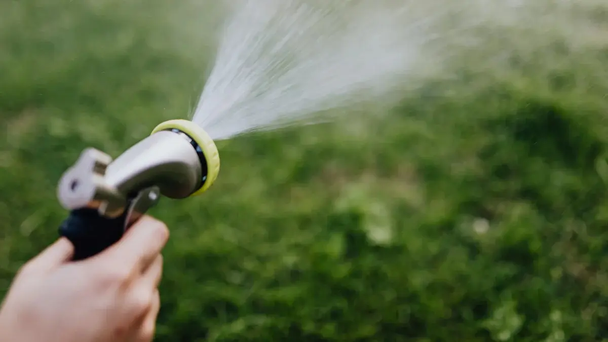 How to Connect a Spray Gun to Your Garden Hose