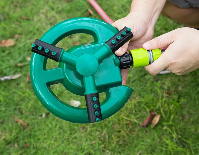 Mobile 360-degree automatic rotating sprinkler